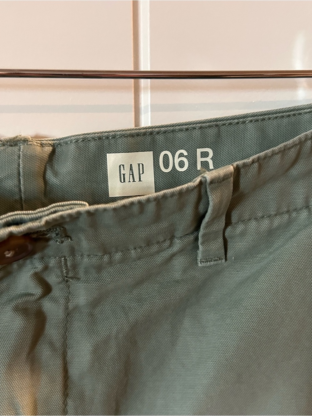 GAP Women’s “City Short,” Chino Shorts in Sage Green
Size 6 - Picture 2 of 2